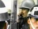 El coronel (r) Alfonso Plazas Vega dirigiendo los operativos militares en el Palacio de Justicia en los que desaparecieron doce personas - Foto: Archivo privado