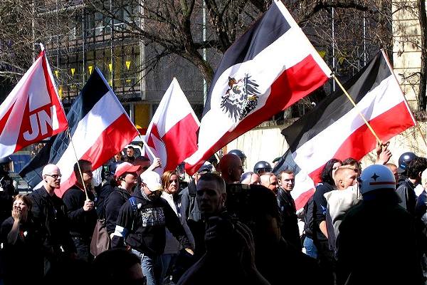 Manifestación neonazi legal en  Alemania - Foto: Rufus46