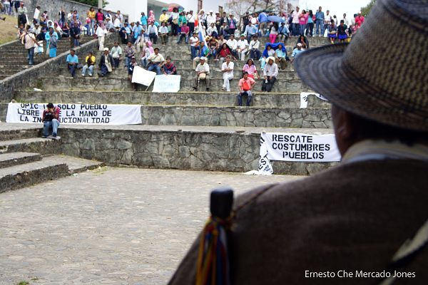 A pesar de que los grandes medios hablaron de más de  12.000 indígenas movilizados por la OPIC en Popayán, pudimos constatar que esta cifra es falsa y apenas unos cuantos centenares de  personas asistieron a la acción convocada por esa organización - Foto: Ernesto Che Mercado Jones