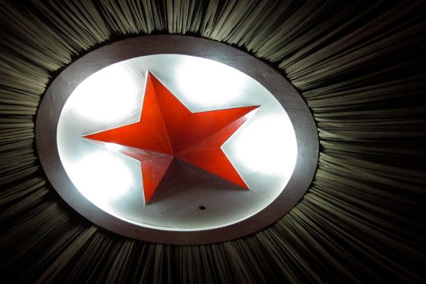 Estrella de la RPDC en el Museo de la Guerra de Liberación de Pyonyang - Foto: John Pavelka