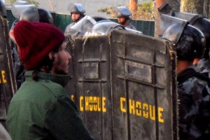 La fuerza de choque de la Policía Militar ocupó la rectoría de la Universidad de Säo Paulo (Brasil) y retuvo arbitrariamente a los estudiantes que se manifestaban allí pacíficamente - Foto: María Mercedes Gamboa