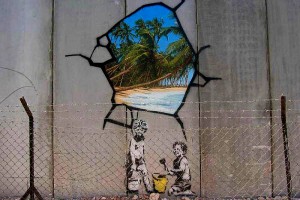 Mural de Bansky contra el muro de separación construido por Israel en Gaza (Palestina) - Foto: Mohammad A. Hamama