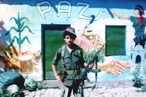 A veinte años del proceso de paz en El Salvador, la situación social y la suborinación a los Estados Unidos no se ha solucionado, originando nuevas formas de conflicto - Foto: Archivo del FMLN