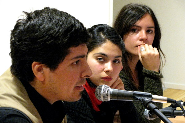 Jorge Murúa, Karol Cariola y Camila Vallejo, jóvenes dirigentes sociales chilenos - Foto: Andrés Gómez