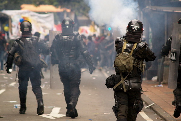 Desmedidos operativos policiales marcaron la jornada del 1 de mayo en Bogotá - Foto: Omar Vera
