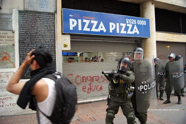La brutalidad policial marcó la jornada del 12 de octubre en Colombia - Foto: Ernesto Mercado