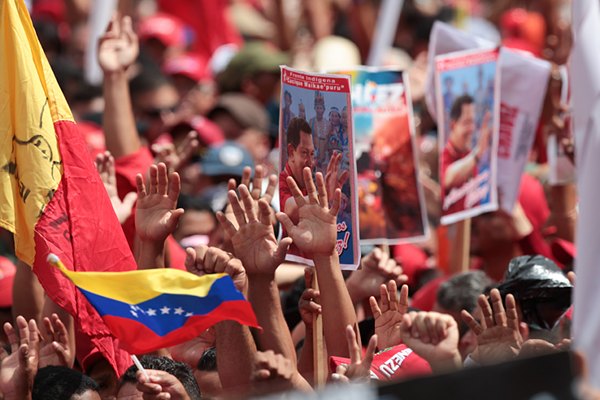 Manifestaciones en Caracas (Venezuela), el 10 de enero de 2013, en respaldo a Hugo Chávez durante el acto de posesión simbólica presidido por el vicepresidente Nicolás Maduro - Foto: Prensa Miraflores