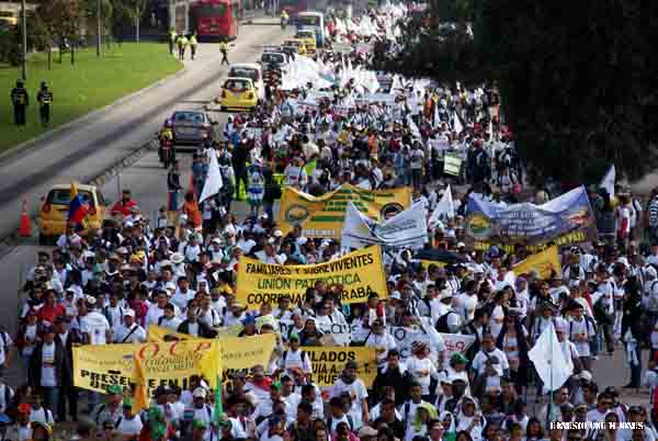 La marcha por la paz y los derechos de las víctimas convocó a cientos de miles de personas de toda Colombia - Foto: Ernesto Che M. Jones
