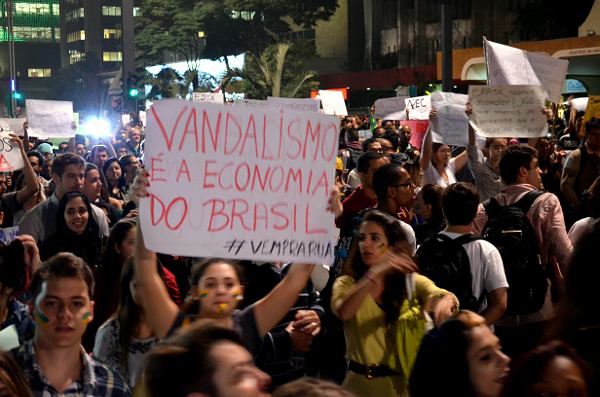 "Vandalismo es la economía de Brasil" - Foto: Carlos Varela