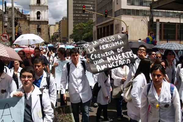 Marcha contra la reforma a la salud - Foto: Omar Vera