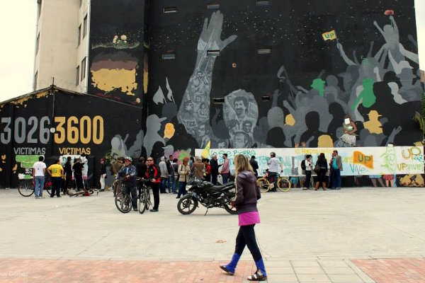 Reacción ciudadana a sabotaje neonazi al mural de conmemoración a las víctimas de la UP - Foto: Andrés Monroy Gómez