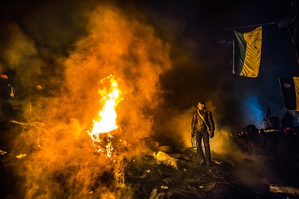 Estados Unidos y la Unión Europea apoyaron los movimientos de protesta en Ucrania, incluidos grupos neonazis, para asegurar el golpe de Estado en ese país - Foto: Sasha Maksymenko