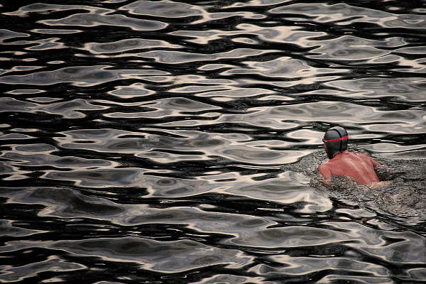 "El nadador solitario" - Foto: Lola González