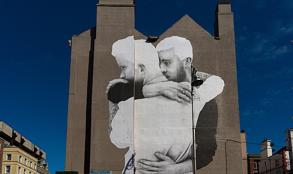 Mural del artista Joe Caslin a favor del matrimonio igualitario en uancalle de Dubín - Foto: William Murphy