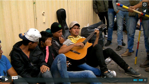 Jóvenes campesinos del Catatumbo durante la toma a la Defensoría del Pueblo - Foto: Omar Vera