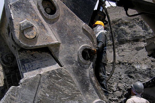 Los mecánicos de la minería en Cesar realizan sus labores en condiciones extremas - Foto: Kelly Michals.