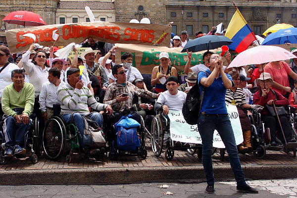 Las personas con discapacidad exigen al gobierno de Bogotá respeto por sus derechos - Foto: Camila Ramírez.