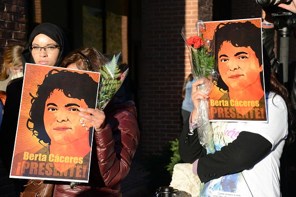 Manifestacion ante la Comisión Interamericana de Derechos Humanos en rechazo al asesinato de Berta Cáceres - Foto: Daniel Cima (CIDH).