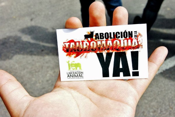 "¡Abolición de la tauromaquia ya!". Foto: Carlos Crespo.