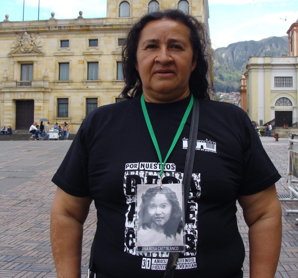 Inés Castiblanco, hermana de Ana Rosa Castiblanco, desparecida por el Ejército en la retoma el Palacio de Justicia. Foto: Camila Ramírez.