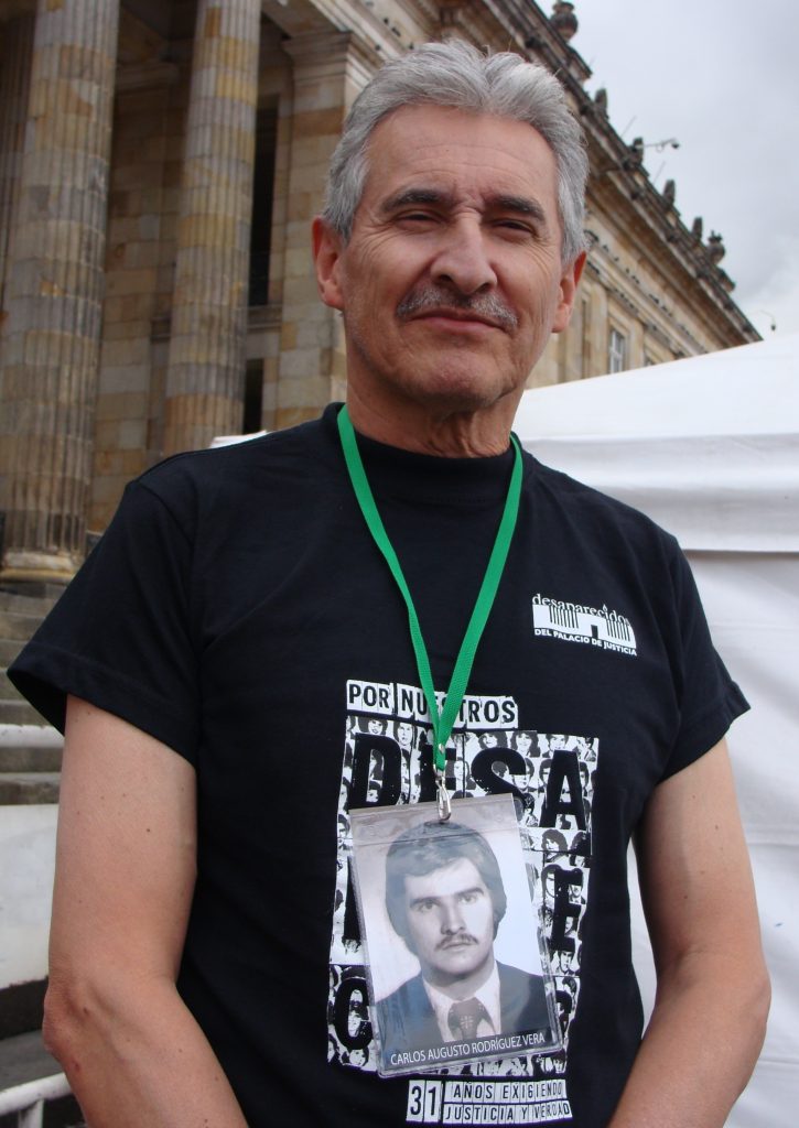 César Rodríguez Vera, hermano de Carlos Augusto Rodríguez Vera, desaparecido por el Ejército en la retoma del Palacio de Justicia. Foto: Camila Ramírez.