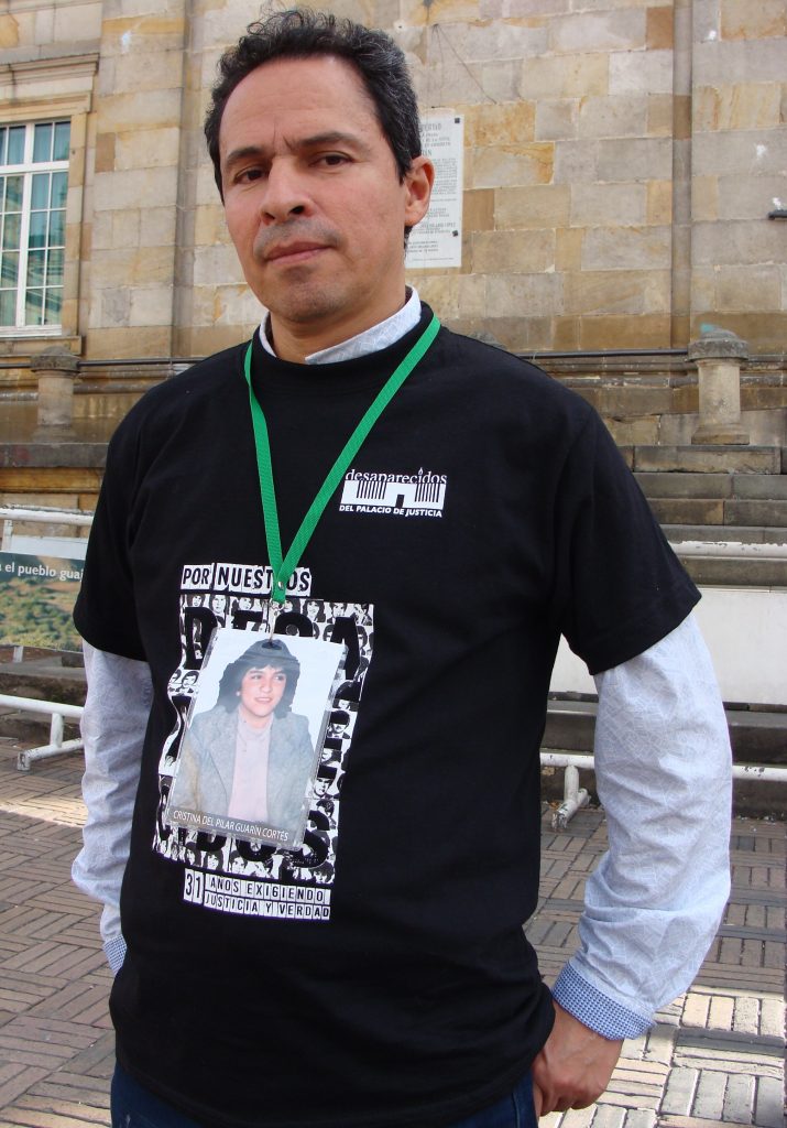 René Guarín, hermano de Cristina del Pilar Guarín, desaparecida por el Ejército en la retoma del Palacio de Justicia. Foto: Camila Ramírez.