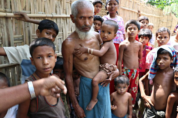 Refugiados rohingyá huyen del exterminio étnico en Birmania. Foto: United to End Genocide.