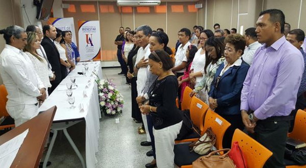 En mayo de 2016, la Universidad del Atlántico ofreció el grado póstumo a José Luis Martínez Castro y Adolfo Altamar Lara, entre otras víctimas del plan de exterminio del paramilitarismo contra miembros de dicha institución. Foto: Unidad para las Víctimas.