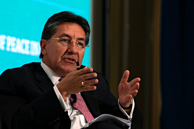 El fiscal general Néstor Humberto Martínez Neira sería un actor clave en la intención de desacreditar a la JEP. Foto: Diálogo Interamericano.