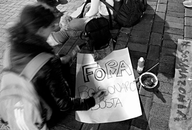 "Fuera Bolsonaro mierda". Foto: Omar Vera.