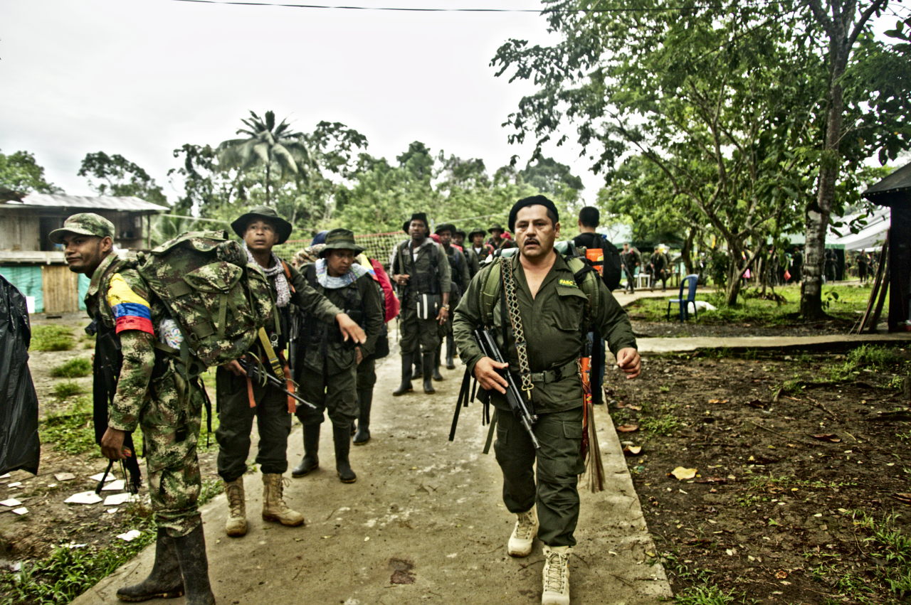 Henry Castellanos 'Romaña' y sus hombres antes del desarme. Foto: Andrés Gómez.
