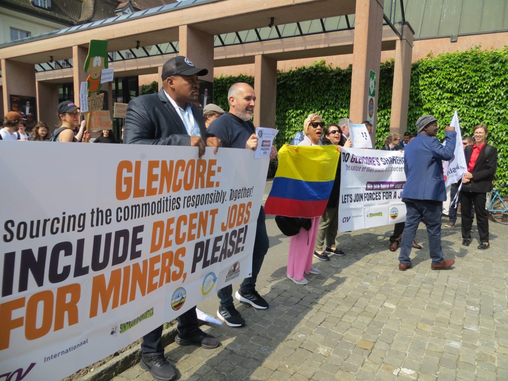 Activists demand changes to Glencore at its annual meeting in 2023. Photo: Andres Gomez